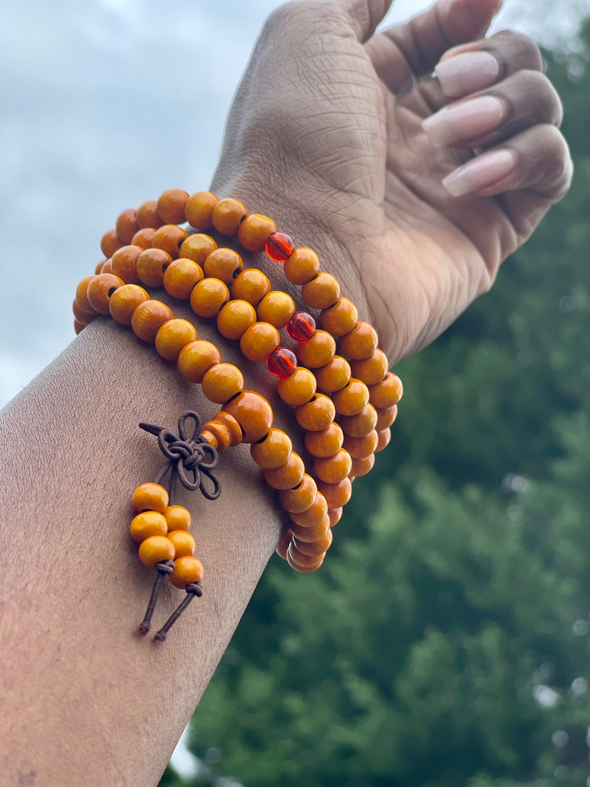 Sandalwood Mala Beads for Chanting, Prayer & Meditation - Queen Bey Health 